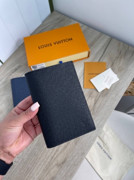 Обложка на паспорт Louis Vuitton Артикул BMS-98904. Вид 1