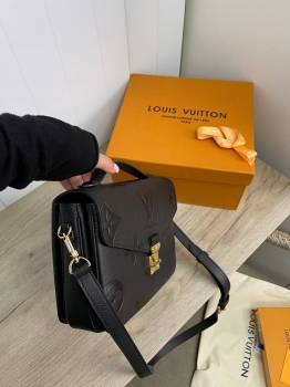 Сумка женская Pochette Louis Vuitton Артикул BMS-107101. Вид 3