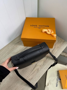 Сумка женская Pochette Louis Vuitton Артикул BMS-107101. Вид 4