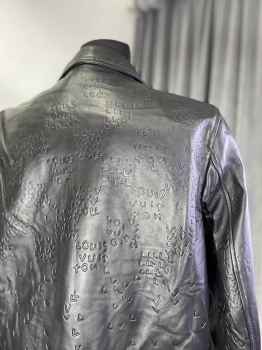 Куртка кожаная с гравировкой Louis Vuitton Артикул BMS-117179. Вид 3