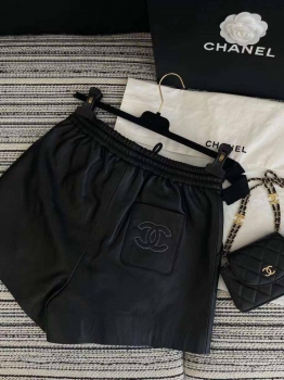 Кожаные шорты  Chanel Артикул BMS-120055. Вид 2