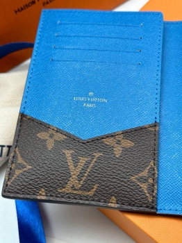  Обложка на паспорт Louis Vuitton Артикул BMS-126083. Вид 4
