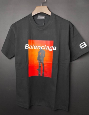 Balenciaga одежда и аксессуары бренда купить в Москве с доставкой цены на  сайте LSNETRU