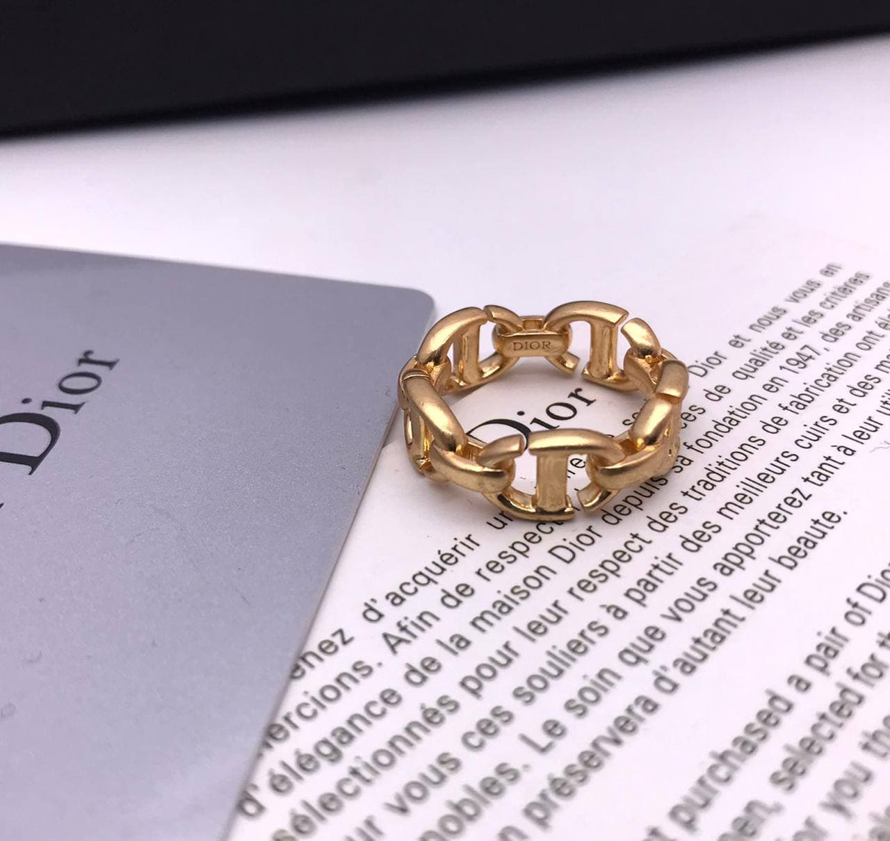 Золотое кольцо Dior Bois De Rose купить в Москве
